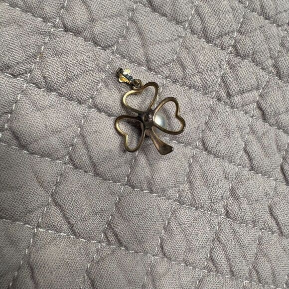 Gold Tone Shamrock Clover Pendant w Pearl Accent – Vintage Charm - Picture 5 of 5